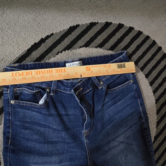 ELOQUII JEANS - Picture 8 of 10